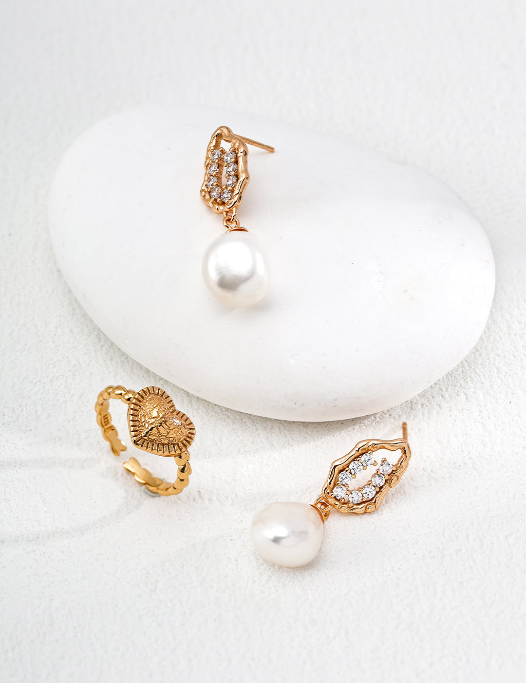 Vintage Heart Textured Ring – Where Retro Meets Modern Elegance