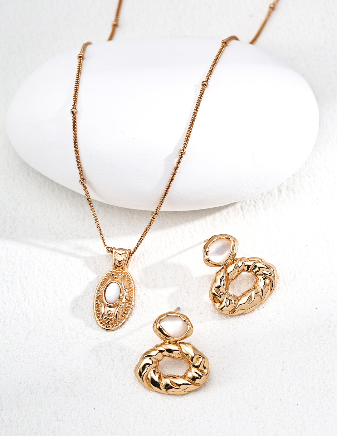 Vintage-Inspired S925 Sterling Silver Mother-of-Pearl Pendan