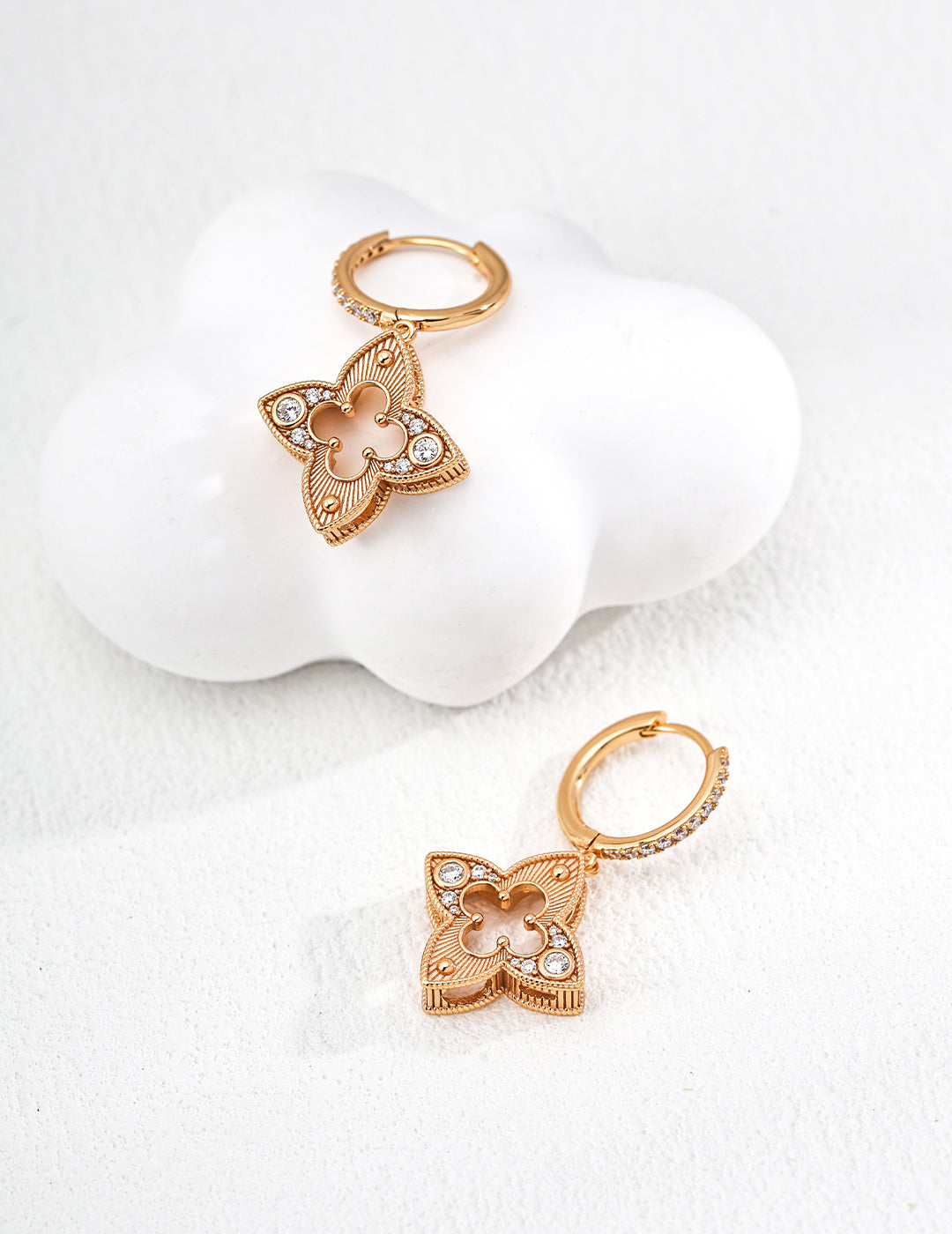 Classic four-leaf clover with textured lines and zircon detailing for added elegance