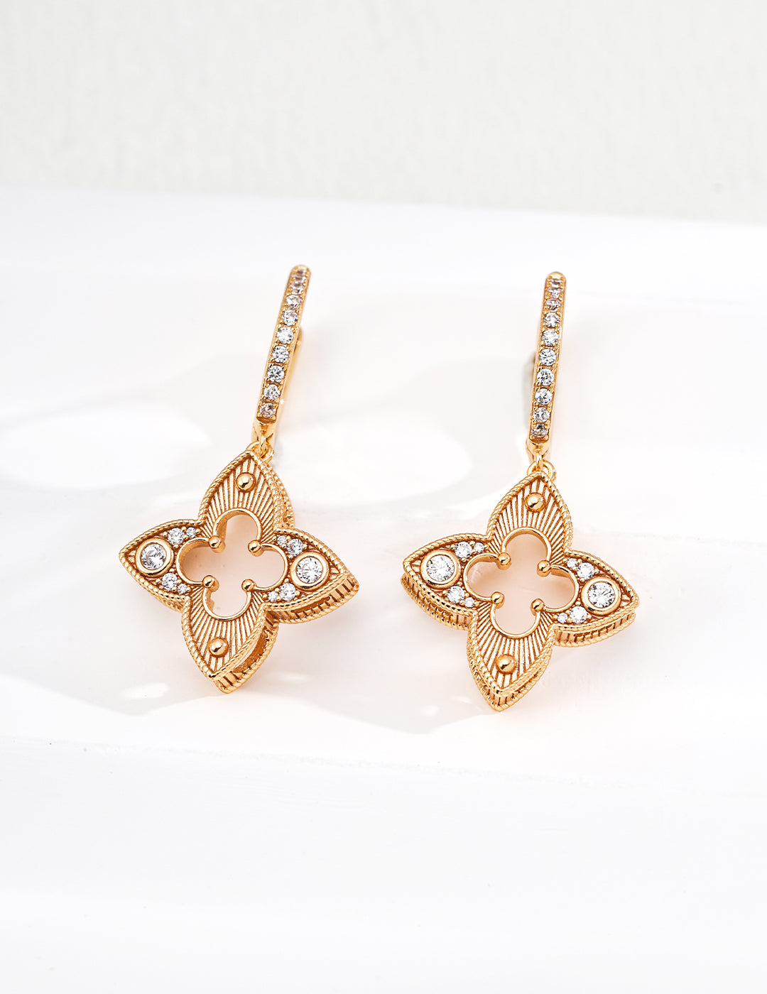 Classic four-leaf clover with textured lines and zircon detailing for added elegance