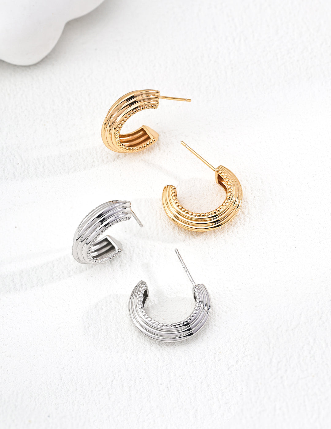 Retro-Inspired Minimal Line Earrings