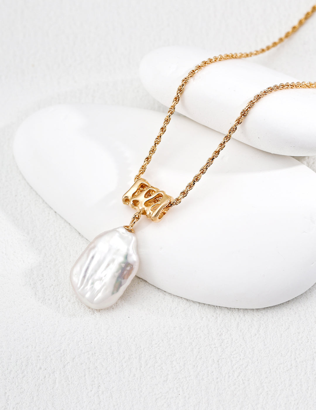 Vintage square baroque pearls necklace