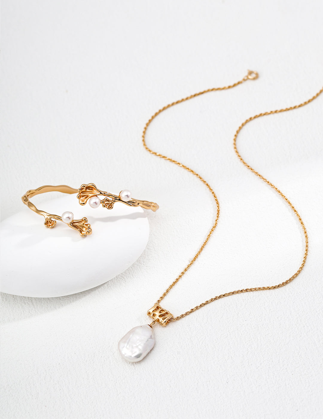 Vintage square baroque pearls necklace