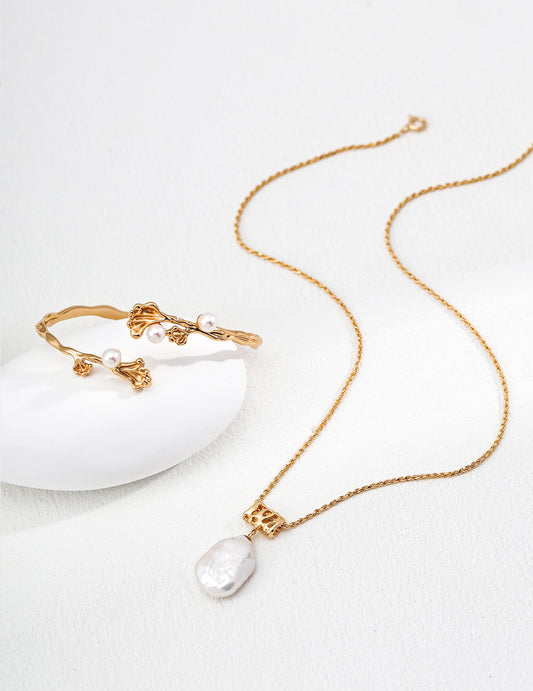 Vintage square baroque pearls necklace