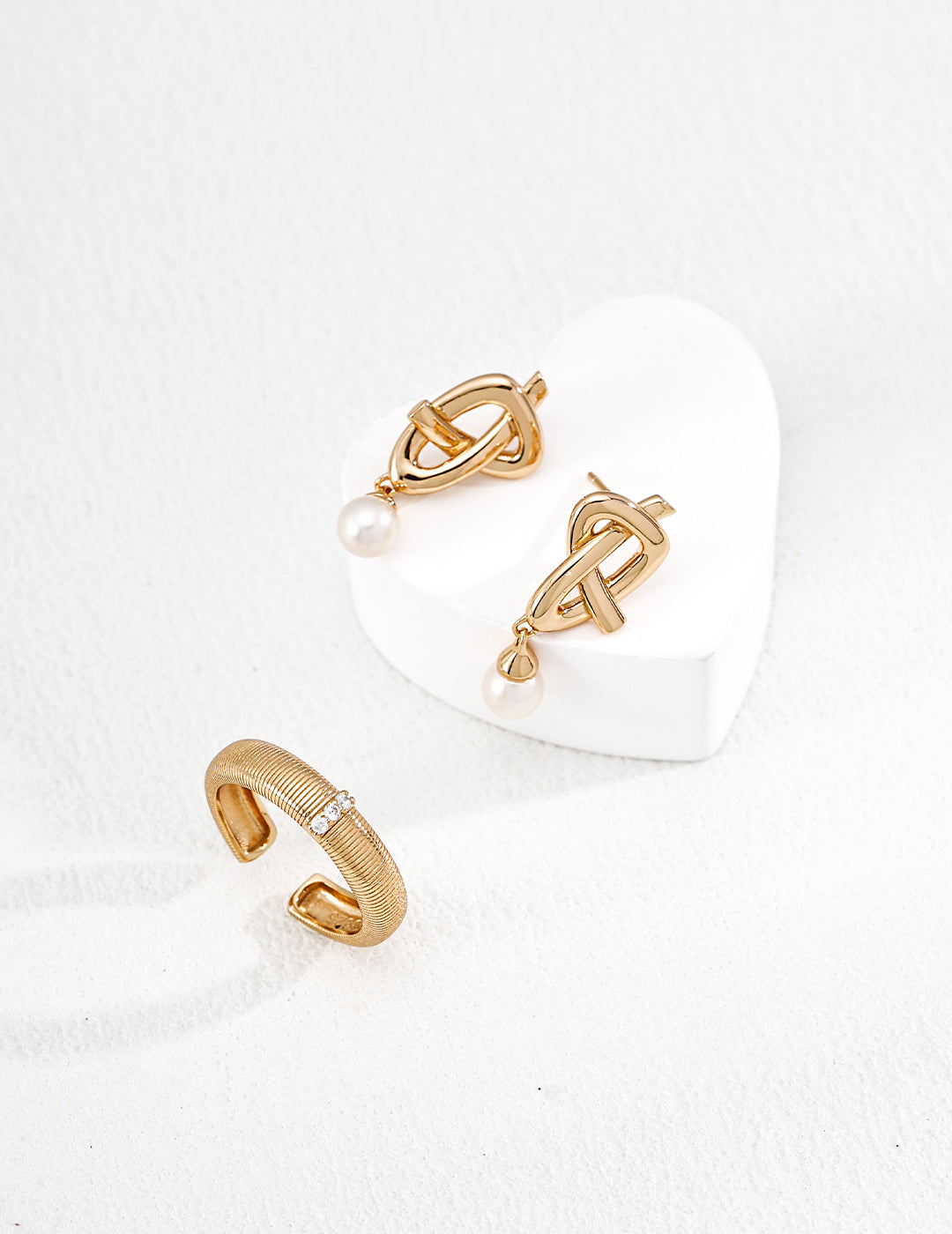 Minimalist Striped Zircon Ring