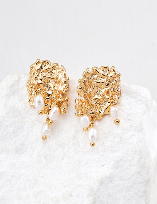 Pearl stud earrings with lava bark texture